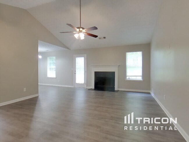 Building Photo - 402 Wolf Creek Court Locust Grove GA