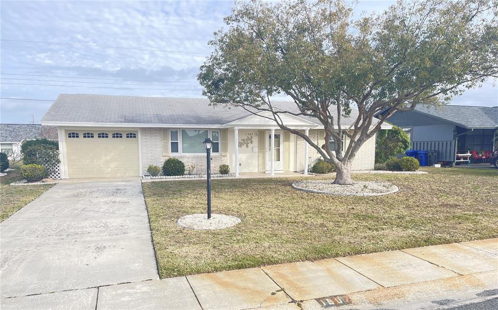 1507 Arrowhead Dr, Sun City Center, FL 33573 House Rental in Sun City