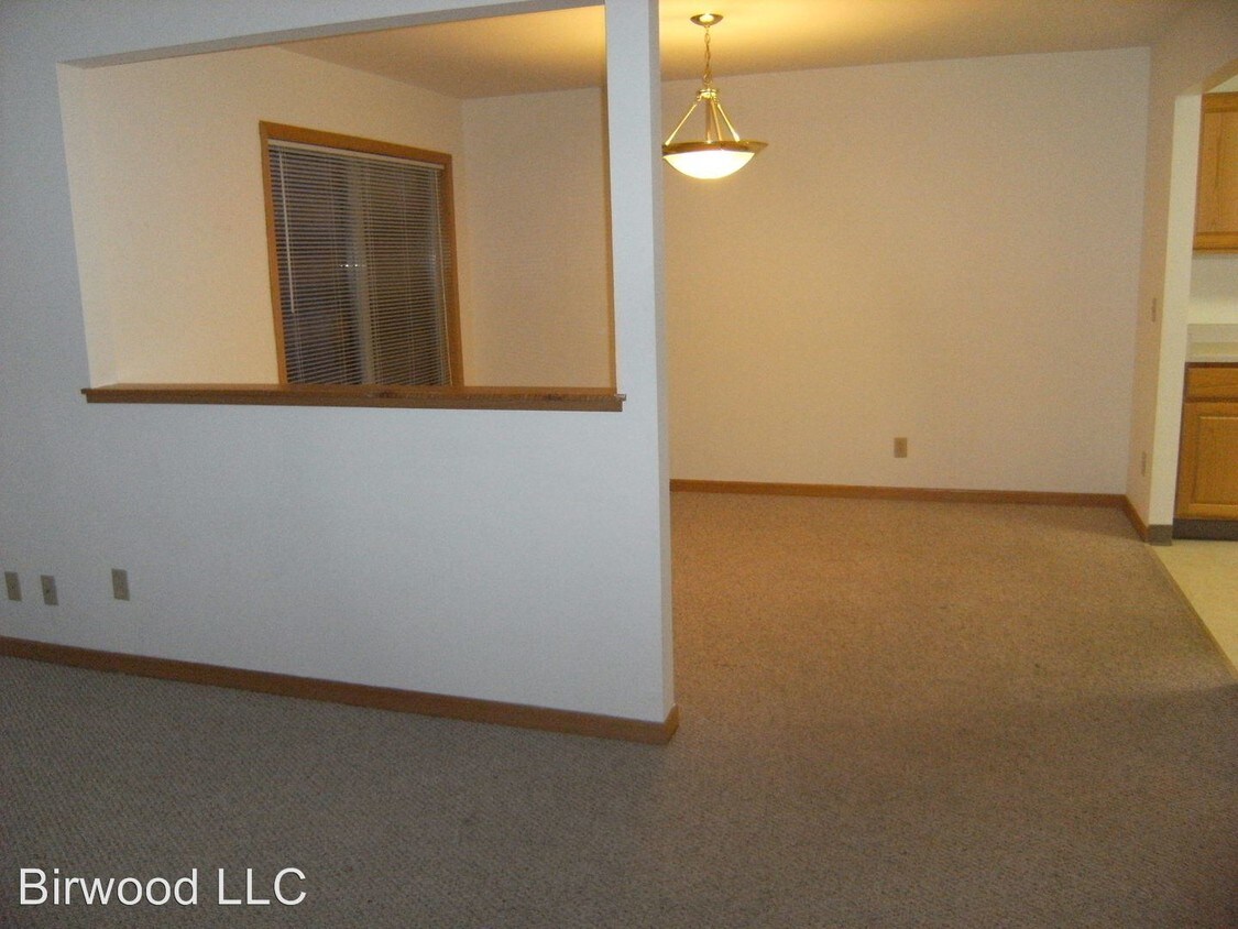 Building Photo - 52 Waunona Woods Ct
