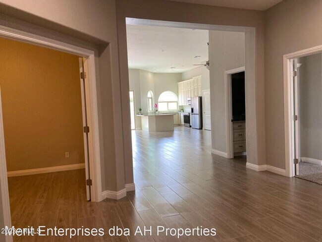 Building Photo - 2 br, 2 bath House - 8763 E GREENVIEW DR