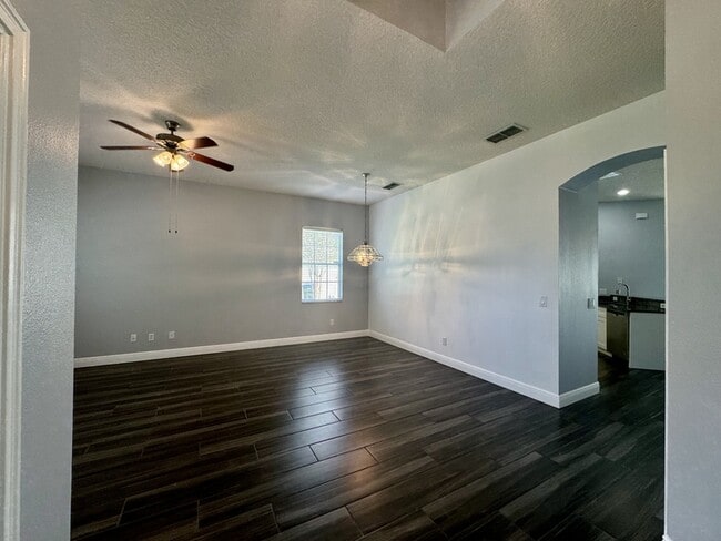 Building Photo - 11056 Dawnview Ln