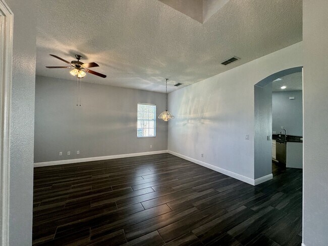 Foto del edificio - 11056 Dawnview Ln