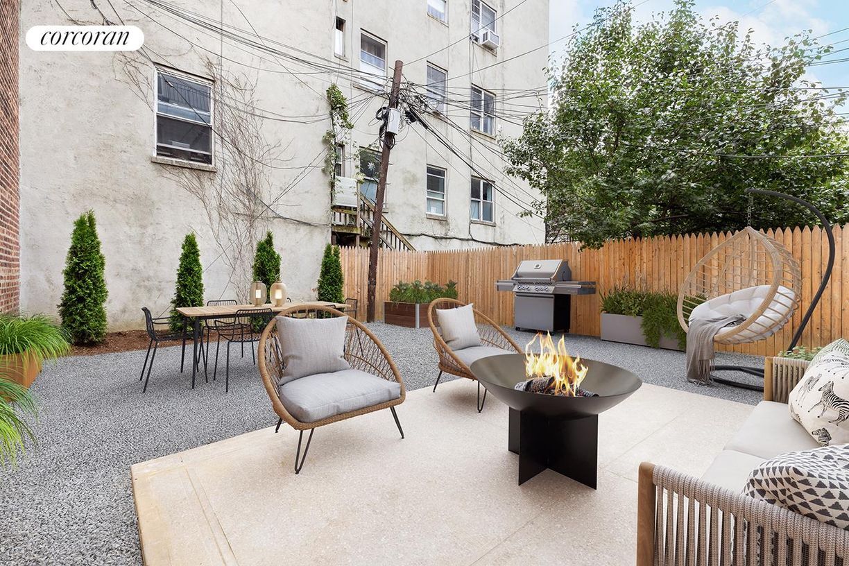 Primary Photo - 204 Nassau Ave