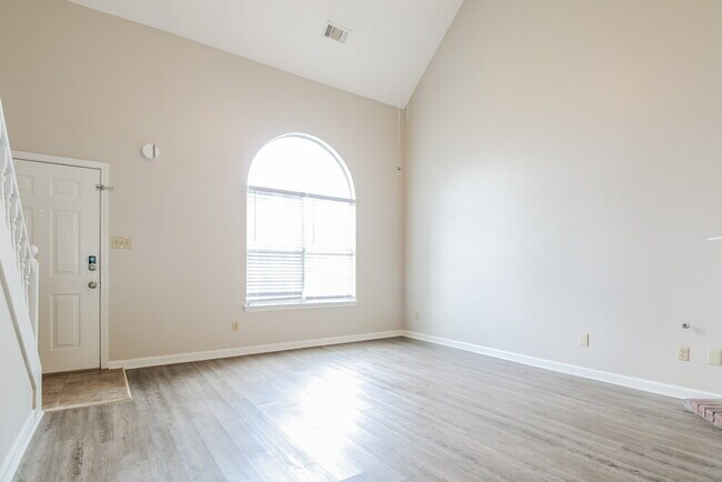 Building Photo - 2362 Oak Springs Dr