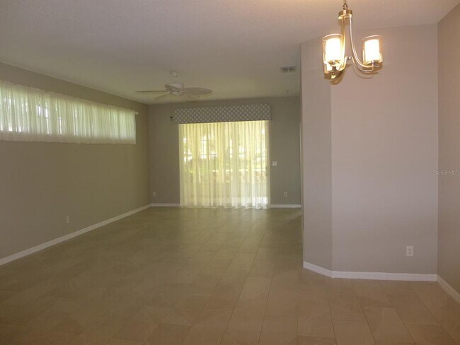 Foto del edificio - 4901 Glen Coe St
