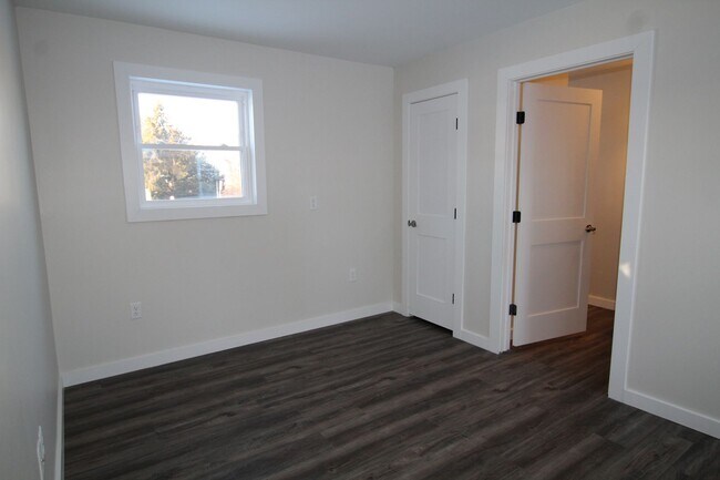 Foto del edificio - Beautifully remodeled and completed 1 bedroom apartment. FREE MONTH OF RENT!*