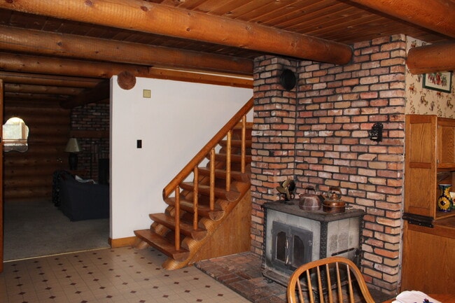 Building Photo - 502 Snowberry Ln