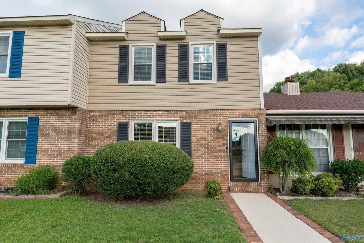 Primary Photo - 2221 Westmead Dr SW