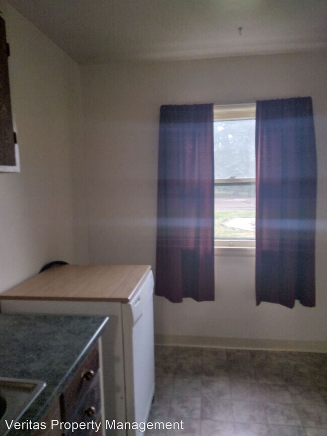 Building Photo - 2 br, 1 bath House - 2 bedroom with large ...