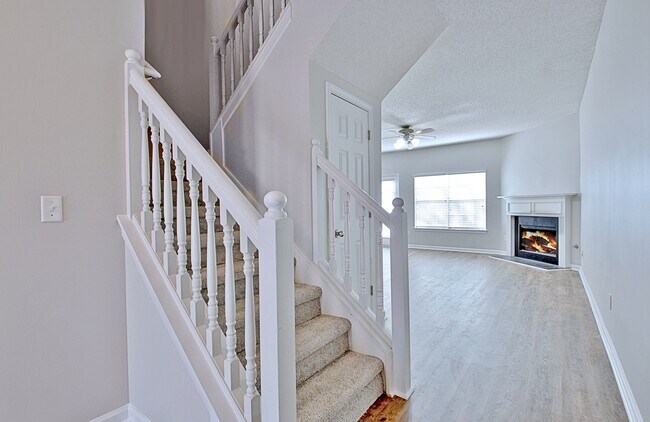 Building Photo - 226 Southwind Ln