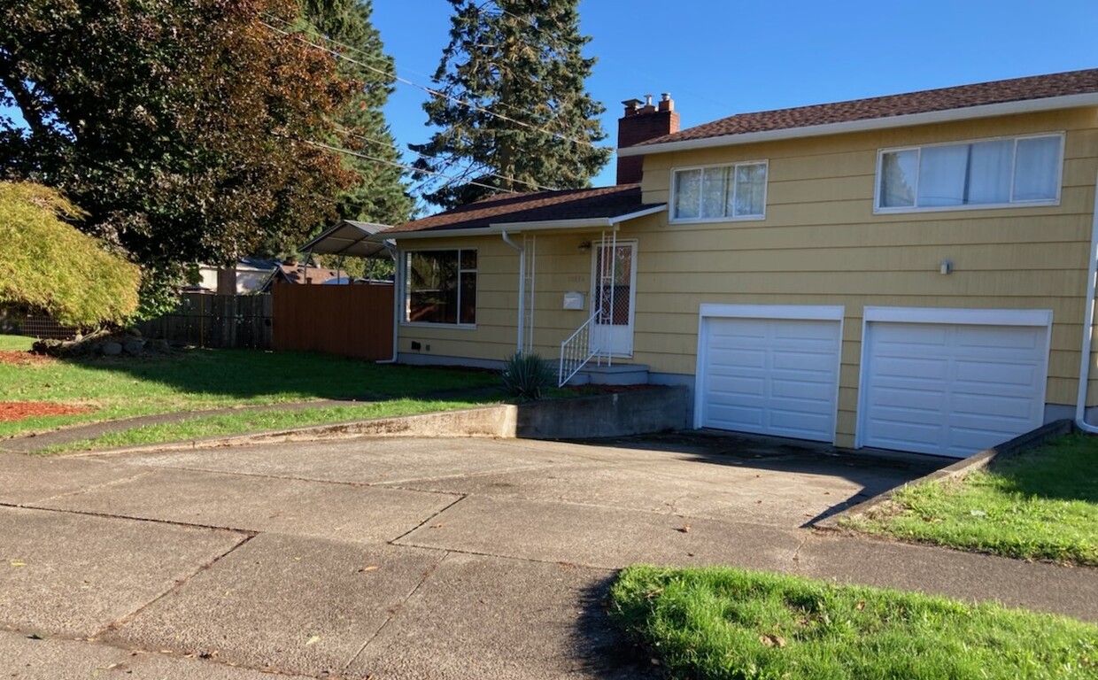 Primary Photo - 10632 NE Everett St