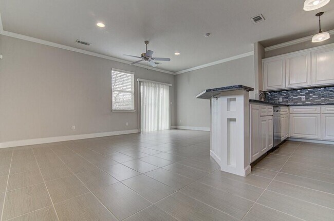 Building Photo - 5901 Bolm Rd