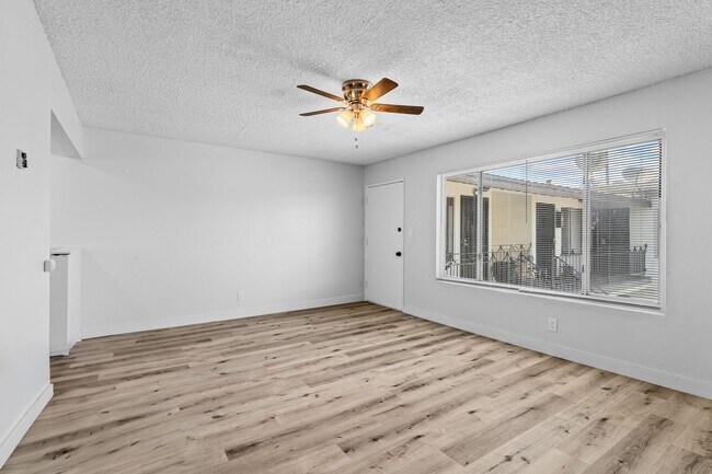 Building Photo - 1050 Gaviota Ave