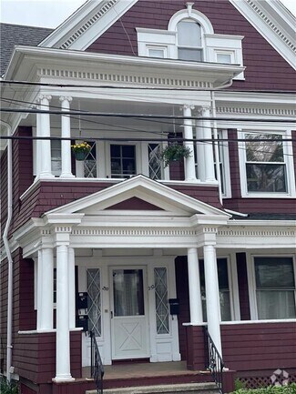 Building Photo - 250 Willow St