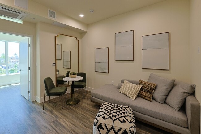 Interior Photo - Orion at 1037 Dewey