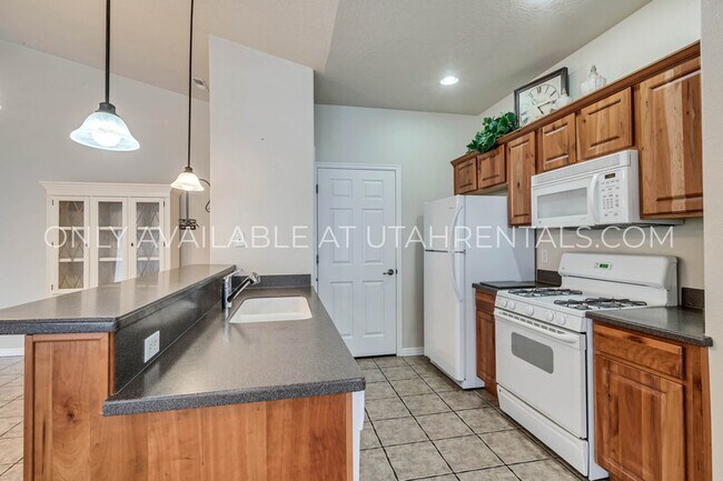 Building Photo - 1145 Canyon Meadow Dr
