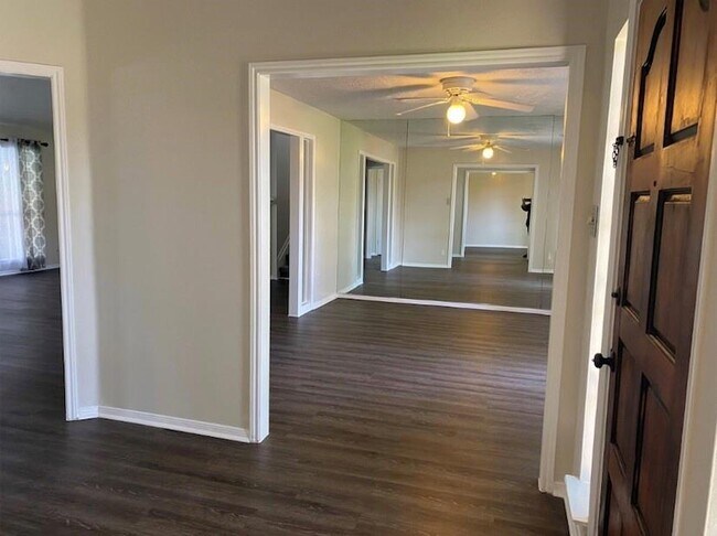 Foto del edificio - 2418 Chelston Ct