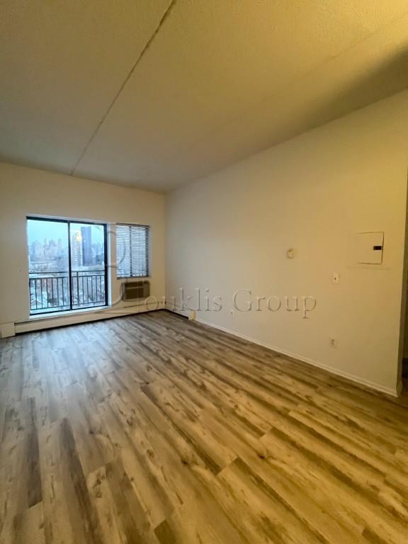 Foto principal - 1 bedroom in Astoria NY 11106