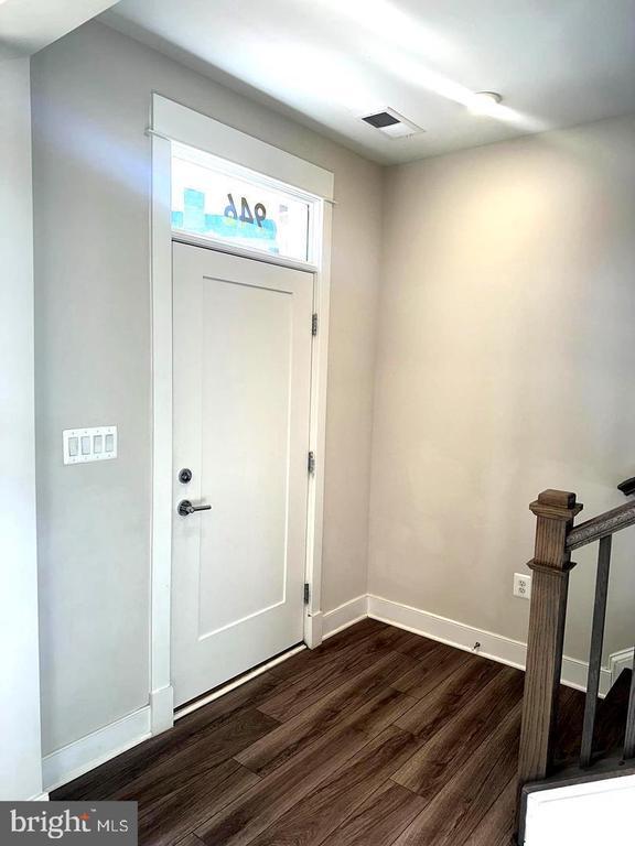 Foto del edificio - 946 Hts Aly SE