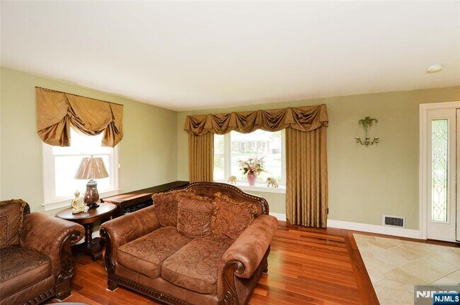 Foto del edificio - 252 Hillside Ave