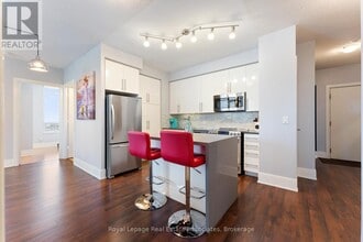 Building Photo - 330 Burnhamthorpe Rd W