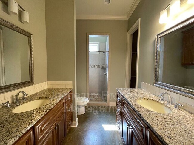 Building Photo - 117 Shallowford Dr