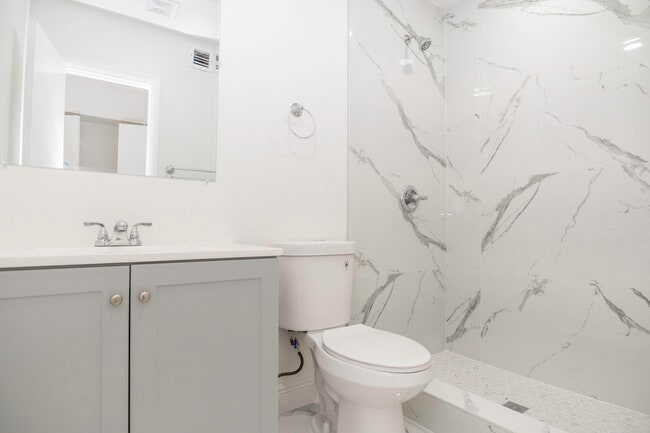 Foto del edificio - 924 NW 11th Ct