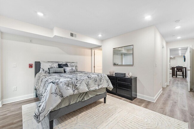 Foto del edificio - 2341 N College Ave