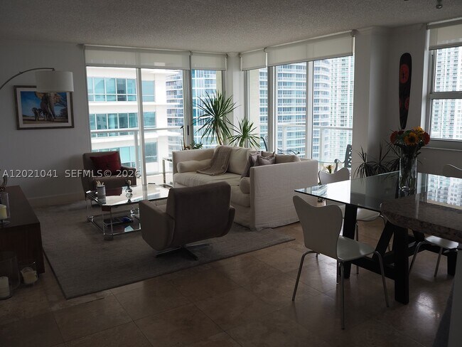 Foto del edificio - 1155 Brickell Bay Dr