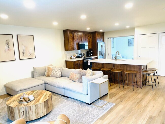 Foto del edificio - Charming Park Avenue Condo in Old Town!