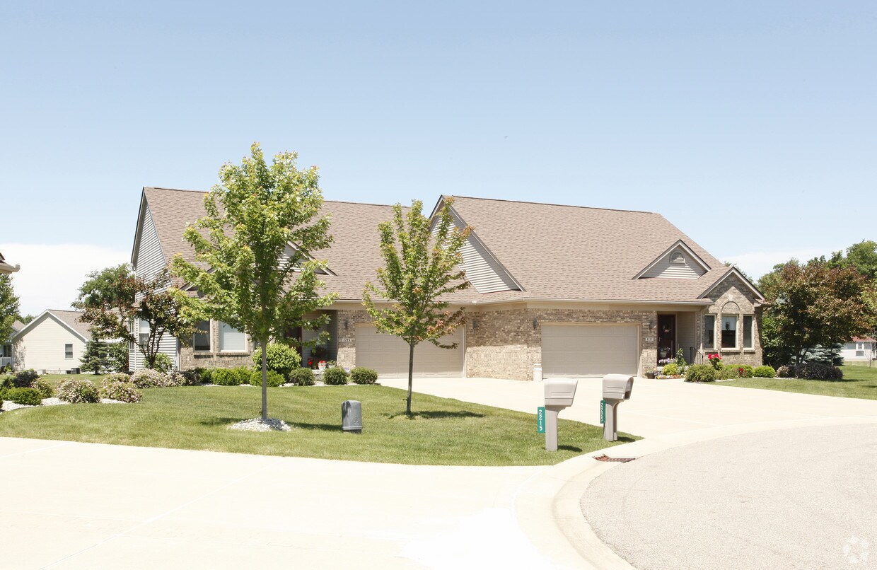 Chase Park Condominiums Apartments in Flushing, MI