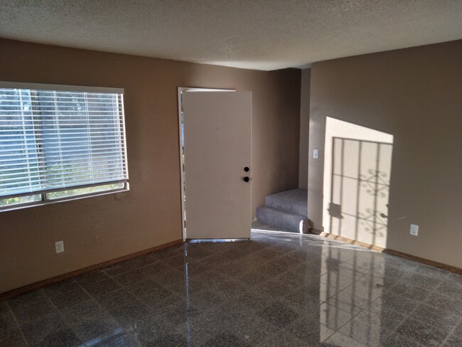 Building Photo - 4465 N Sierra Way