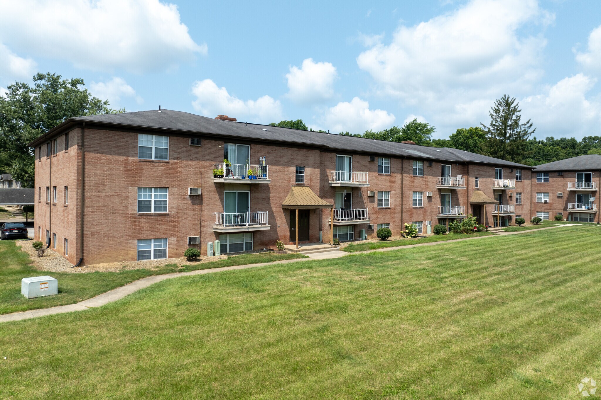 Four Seasons Apartments and Townhomes – photo 3