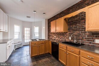 Building Photo - 4435 Sansom St