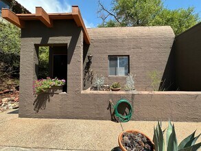 Building Photo - 406 Mountain View Dr