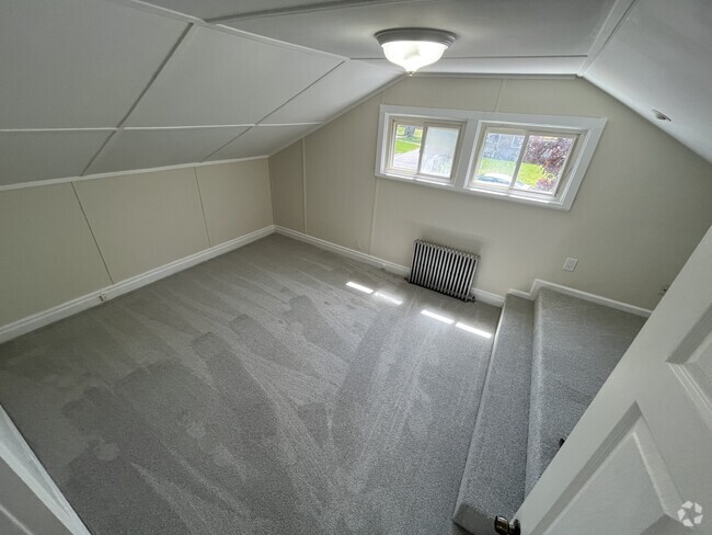 Building Photo - 53 Montauk St