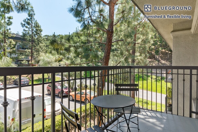 Foto del edificio - 3612 Barham Blvd