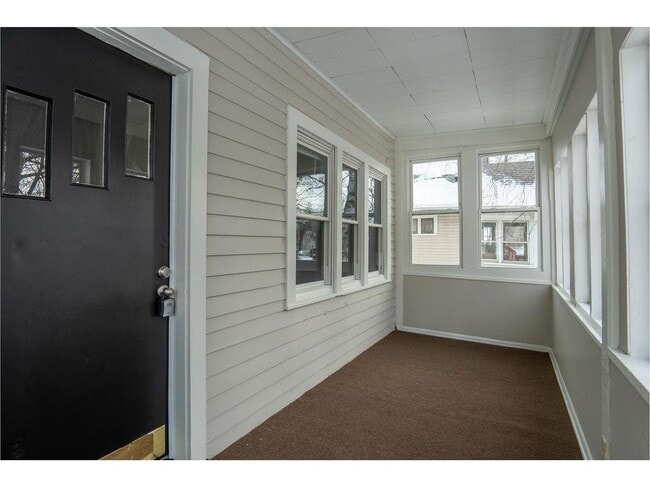 Foto del edificio - 1220 Burr St N