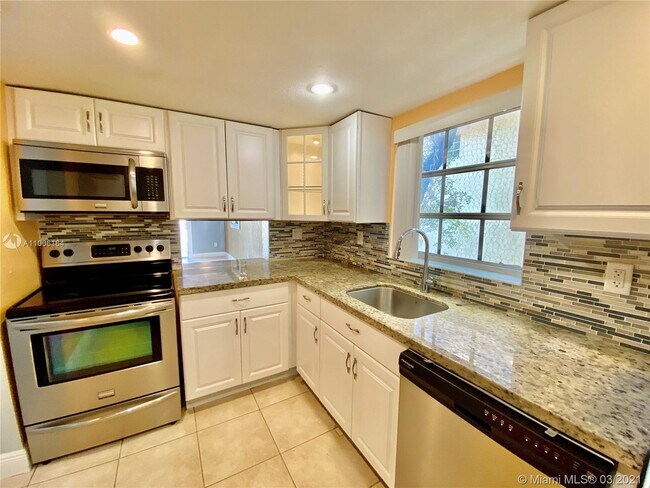 Building Photo - 8650 SW 109th Ave