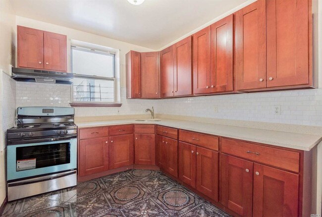 Foto del edificio - 1055 Rutland Rd