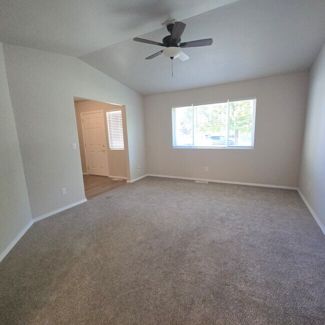 Building Photo - 114 Barron Way
