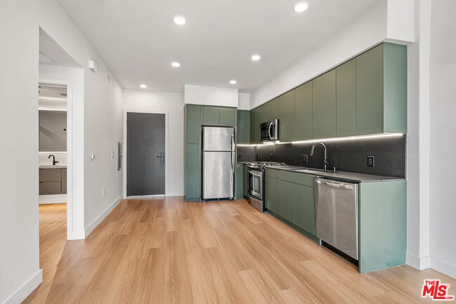 Foto del edificio - 10601 Washington Blvd