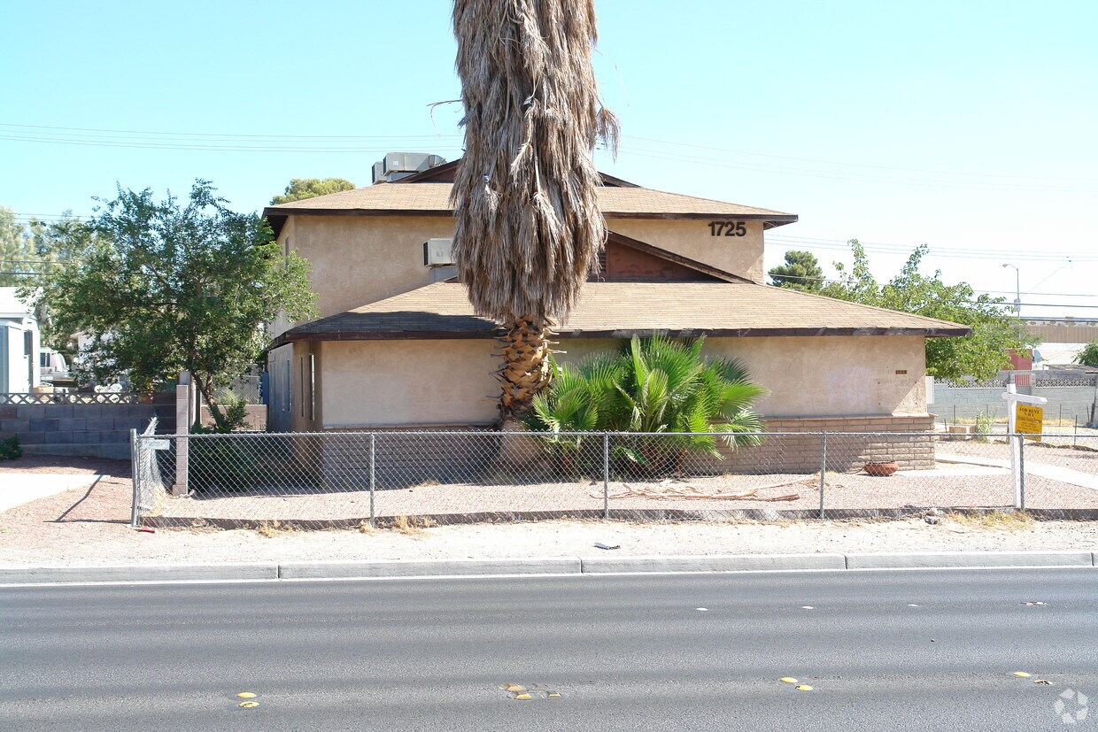 Building Photo - 1725 Stewart Ave