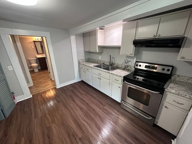 Foto del edificio - 3 Bedrooms, 1 Bathroom - North Rome House
