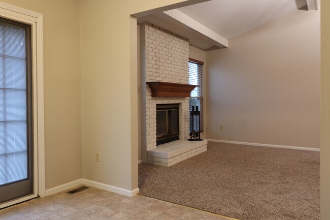 Foto del edificio - 1058 Columbard Dr