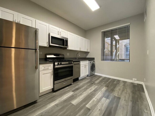 Amplia ventana en la cocina - 2801 W Logan