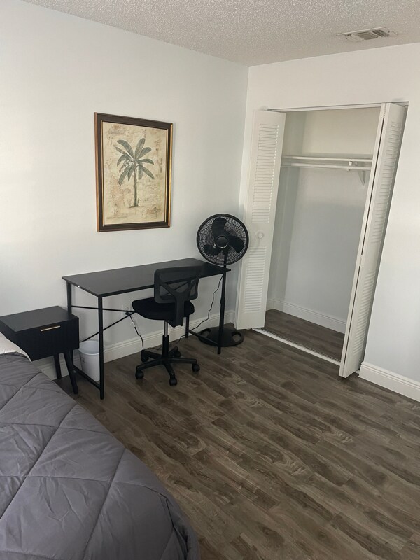 Foto del edificio - 3115 Marshall Dr