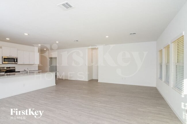 Foto del edificio - 6141 Treadle