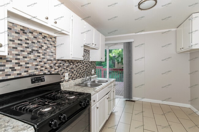 Building Photo - 1821 Catalpa Ave