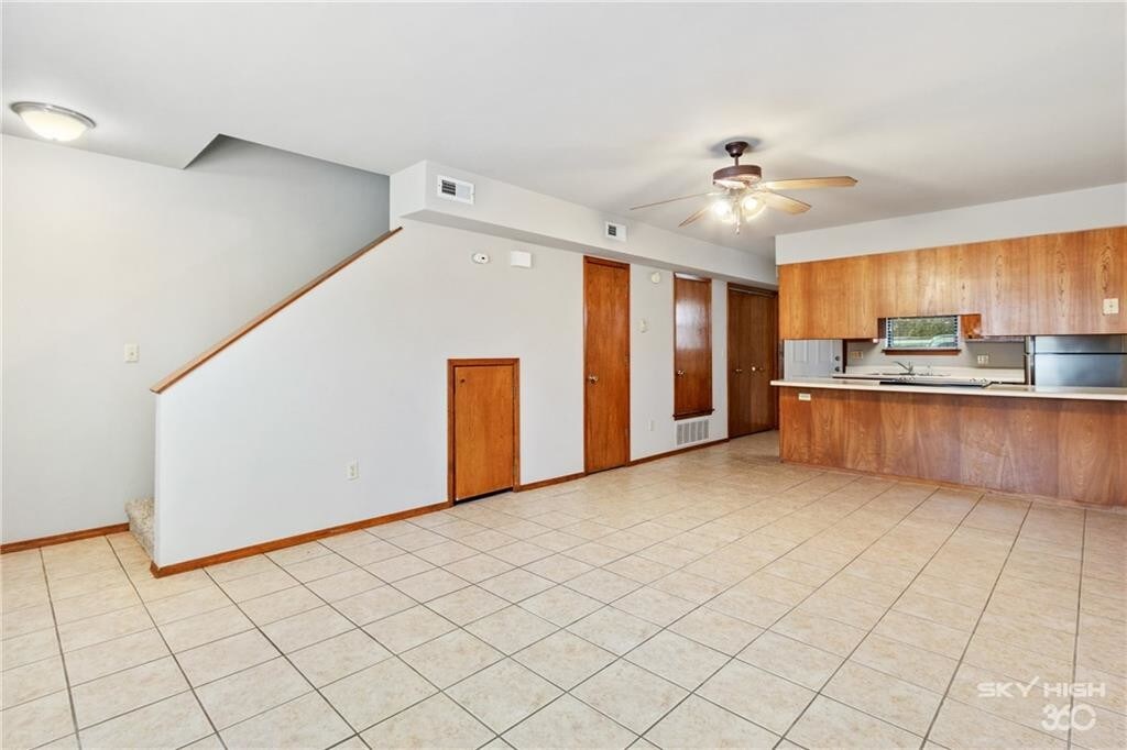 250 N Madison St Unit D, Siloam Springs, AR 72761 Room for Rent in